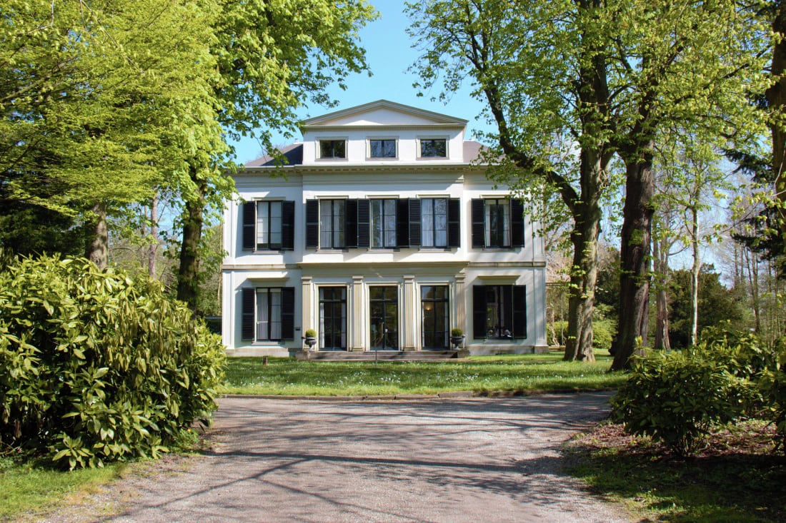 Villa Hartenlust vanaf de oprit